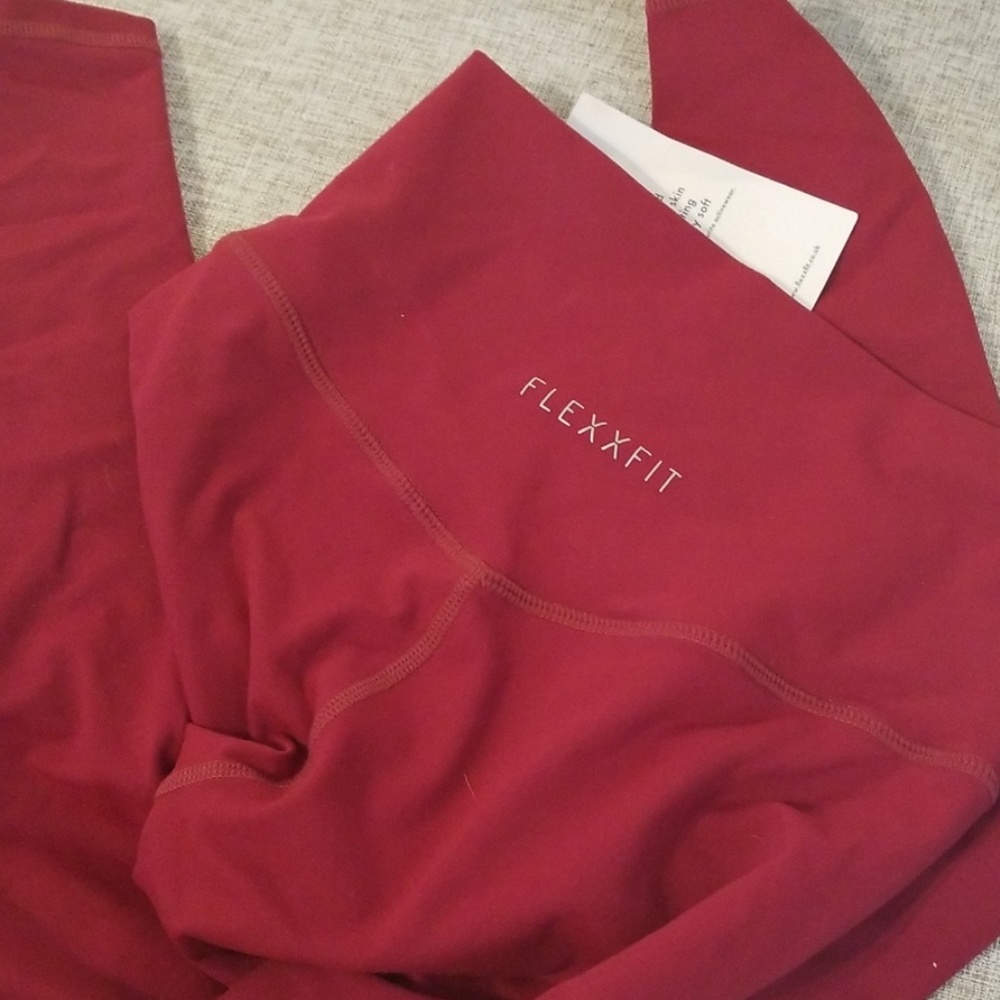 NWT flexxfit luxe leggings in small
